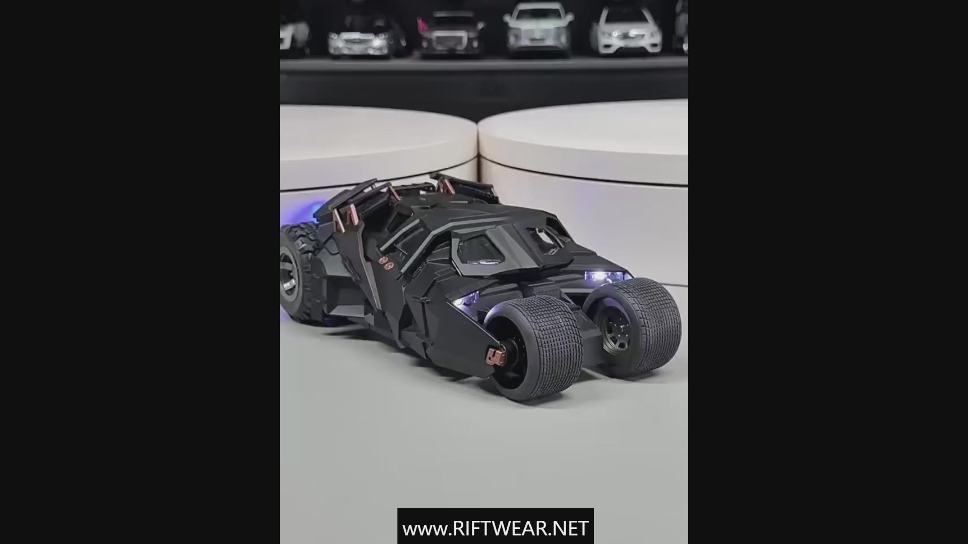 1:18 Large-Scale Batmobile Model – The Dark Knight Trilogy Alloy Car with Sound, Lights, Sliding Doors & Spray, Collectible Ornament & Gif